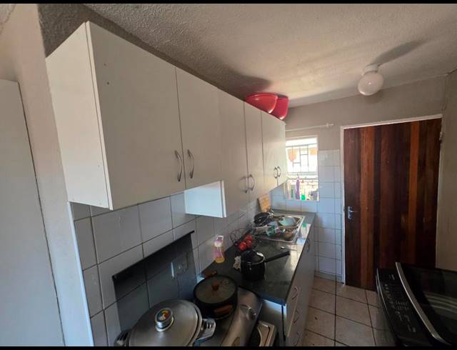 2 BEDROOM APARTMENT FOR SALE IN KEMPTON PARK CENTRAL